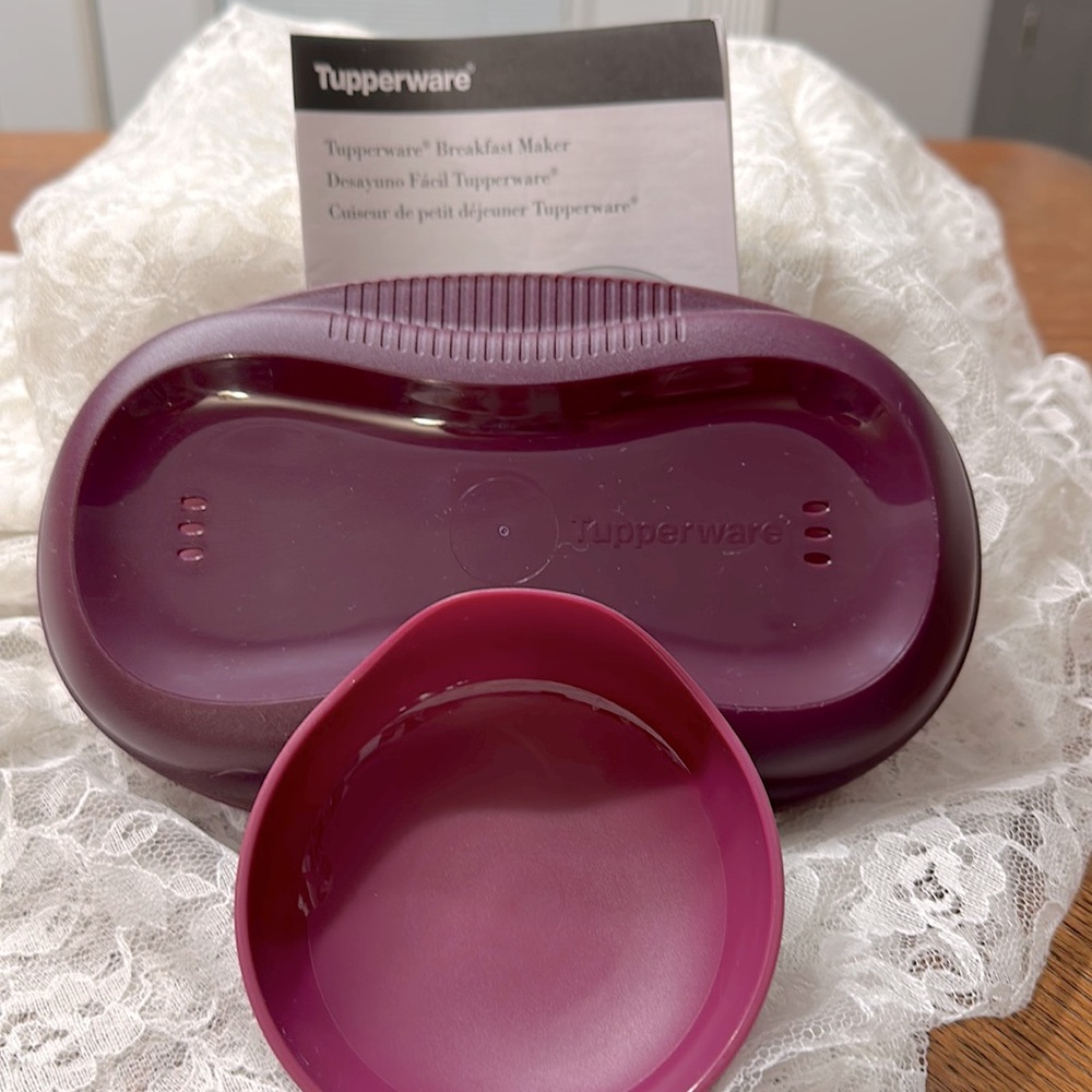 Tupperware EUC  breakfast maker with one microwave egg cup